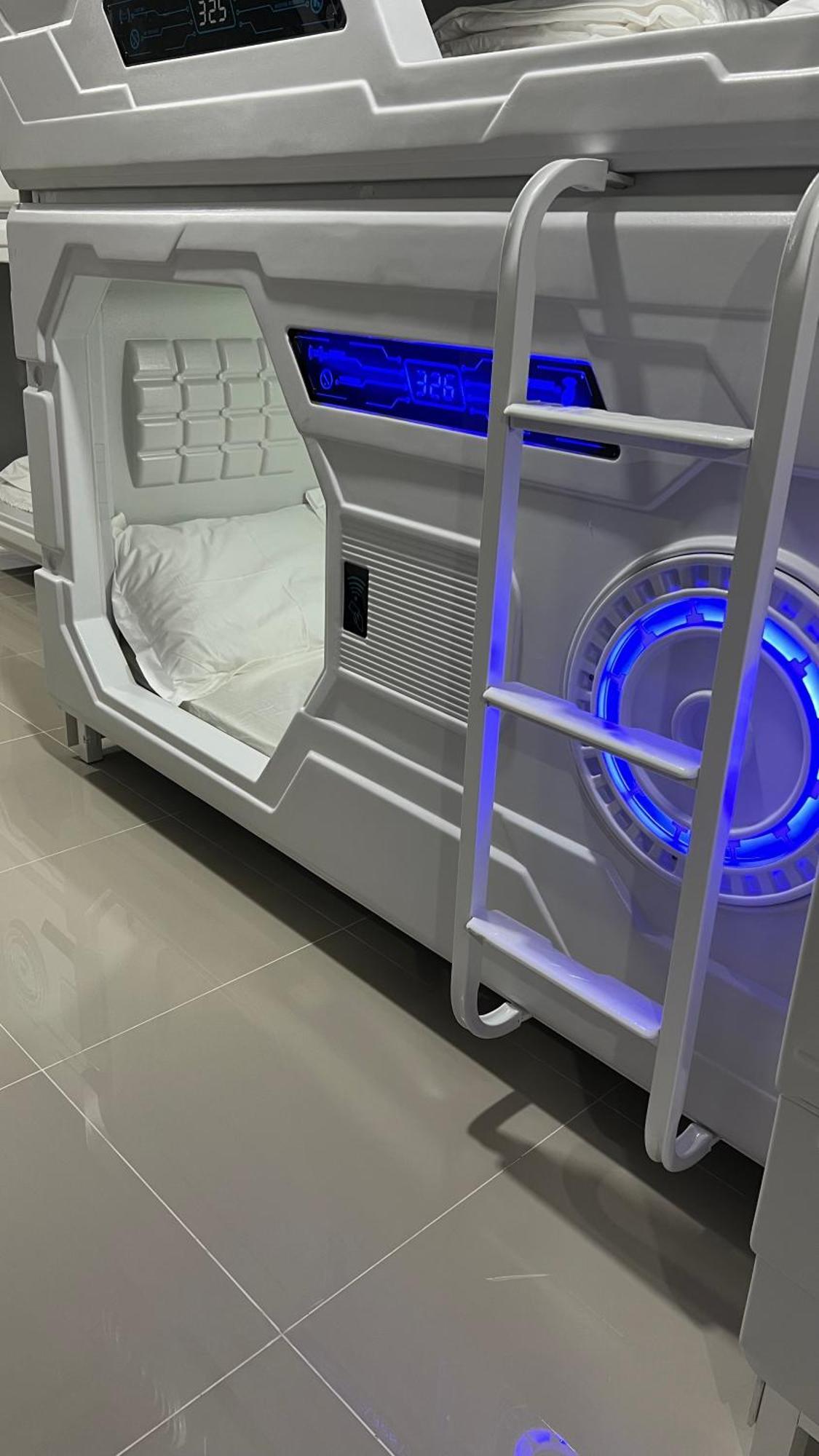 Kiwi Capsule Hotel Μπανγκόκ Εξωτερικό φωτογραφία