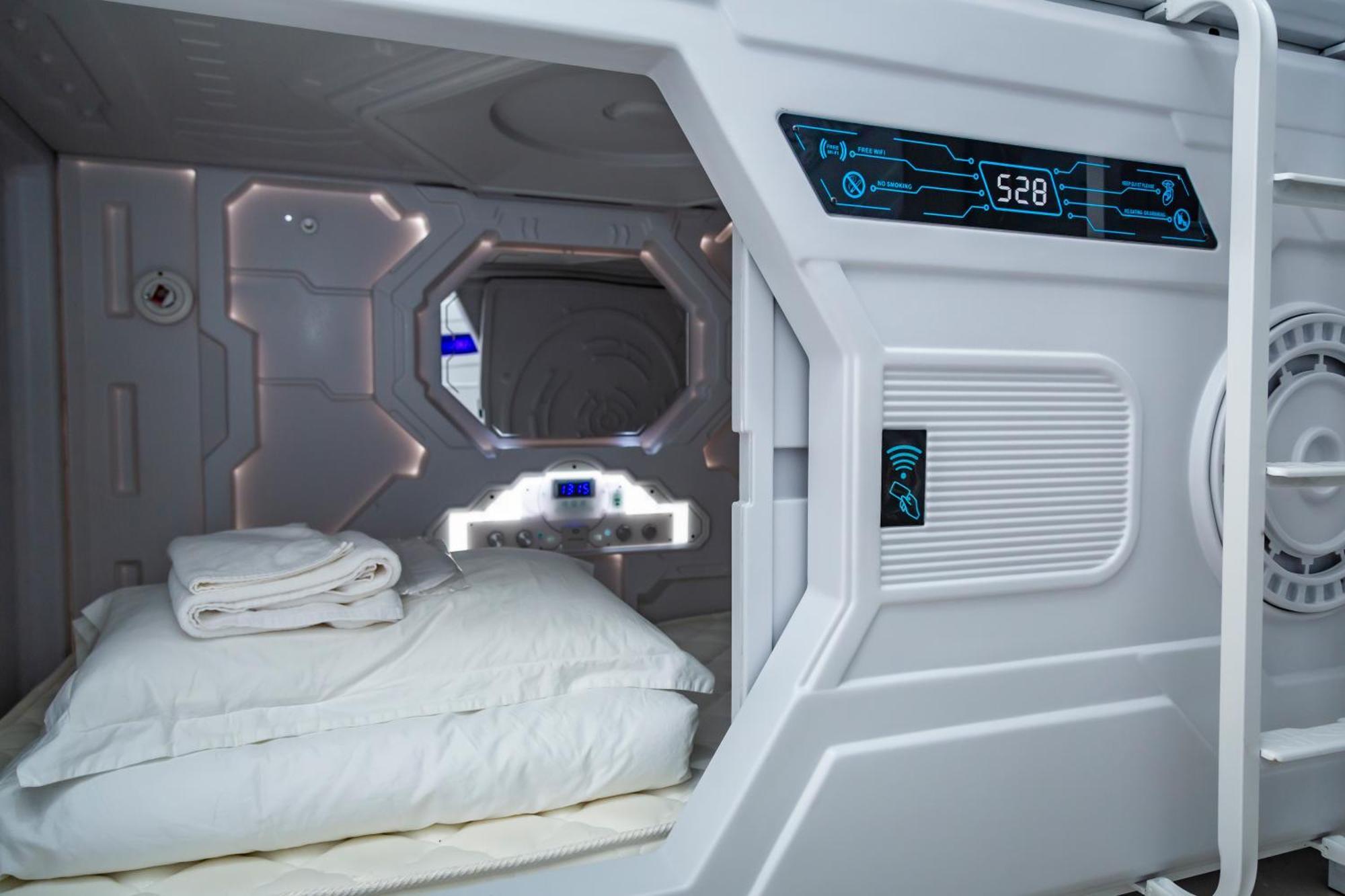 Kiwi Capsule Hotel Μπανγκόκ Εξωτερικό φωτογραφία