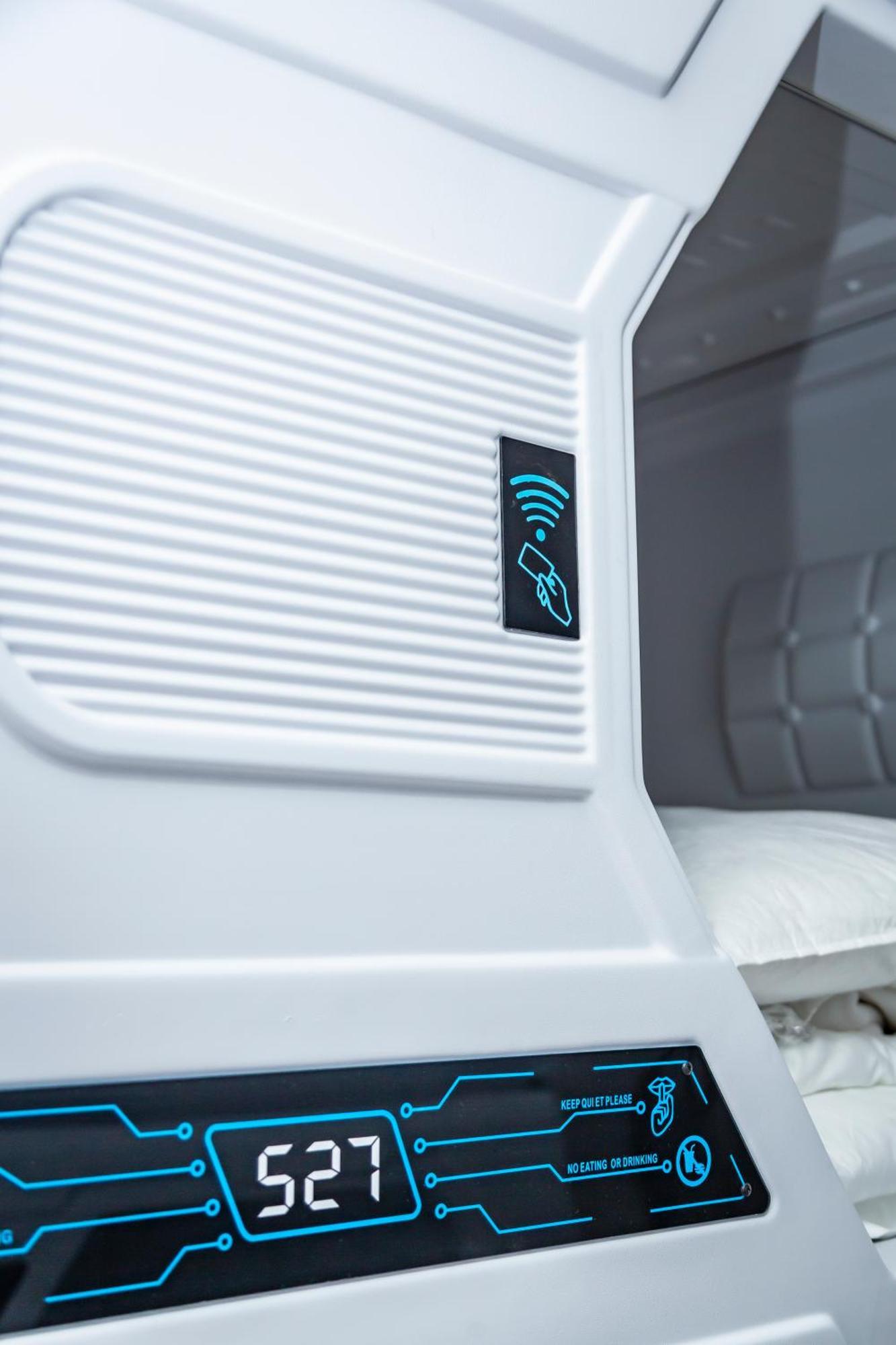Kiwi Capsule Hotel Μπανγκόκ Εξωτερικό φωτογραφία
