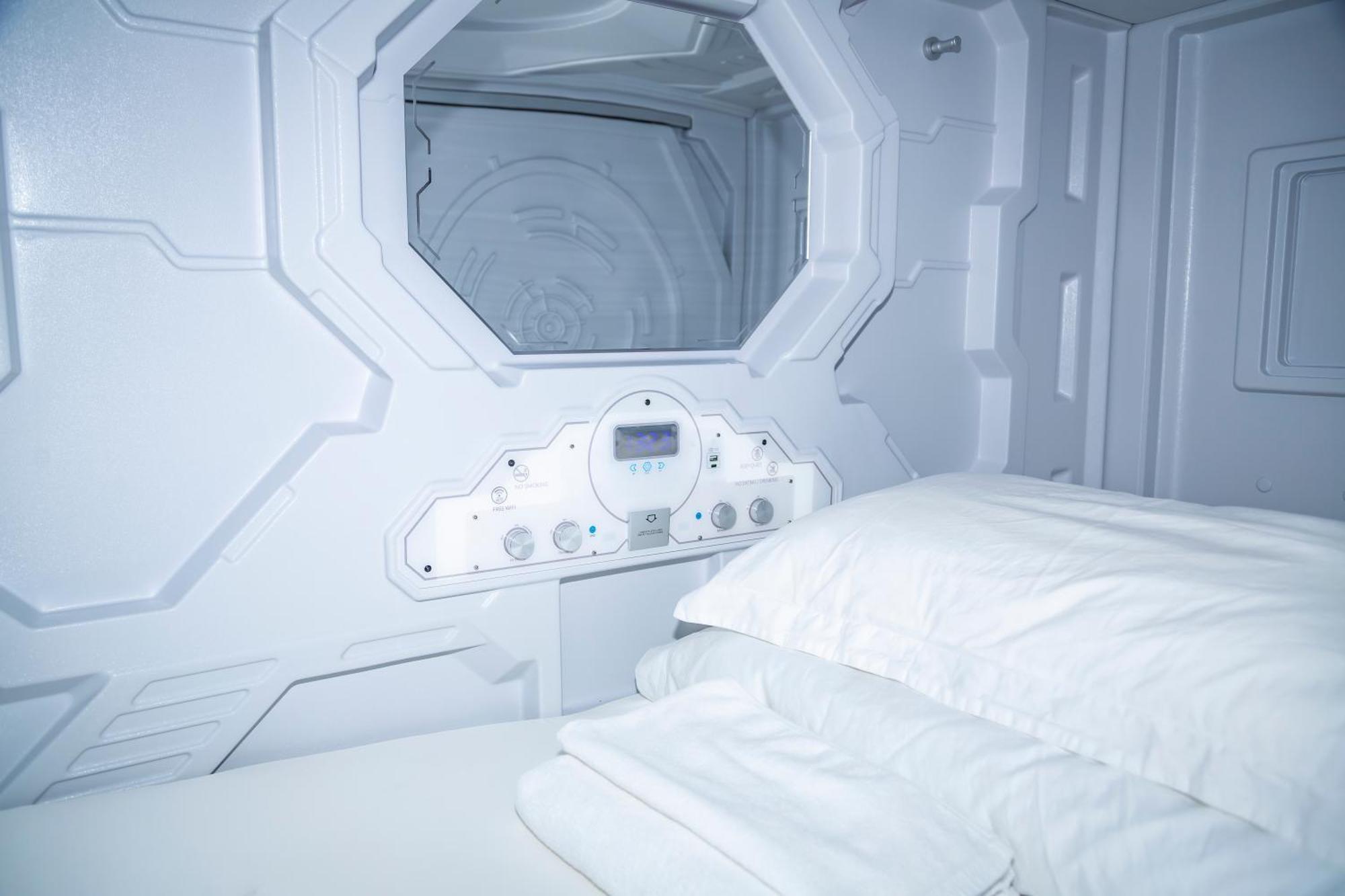 Kiwi Capsule Hotel Μπανγκόκ Εξωτερικό φωτογραφία