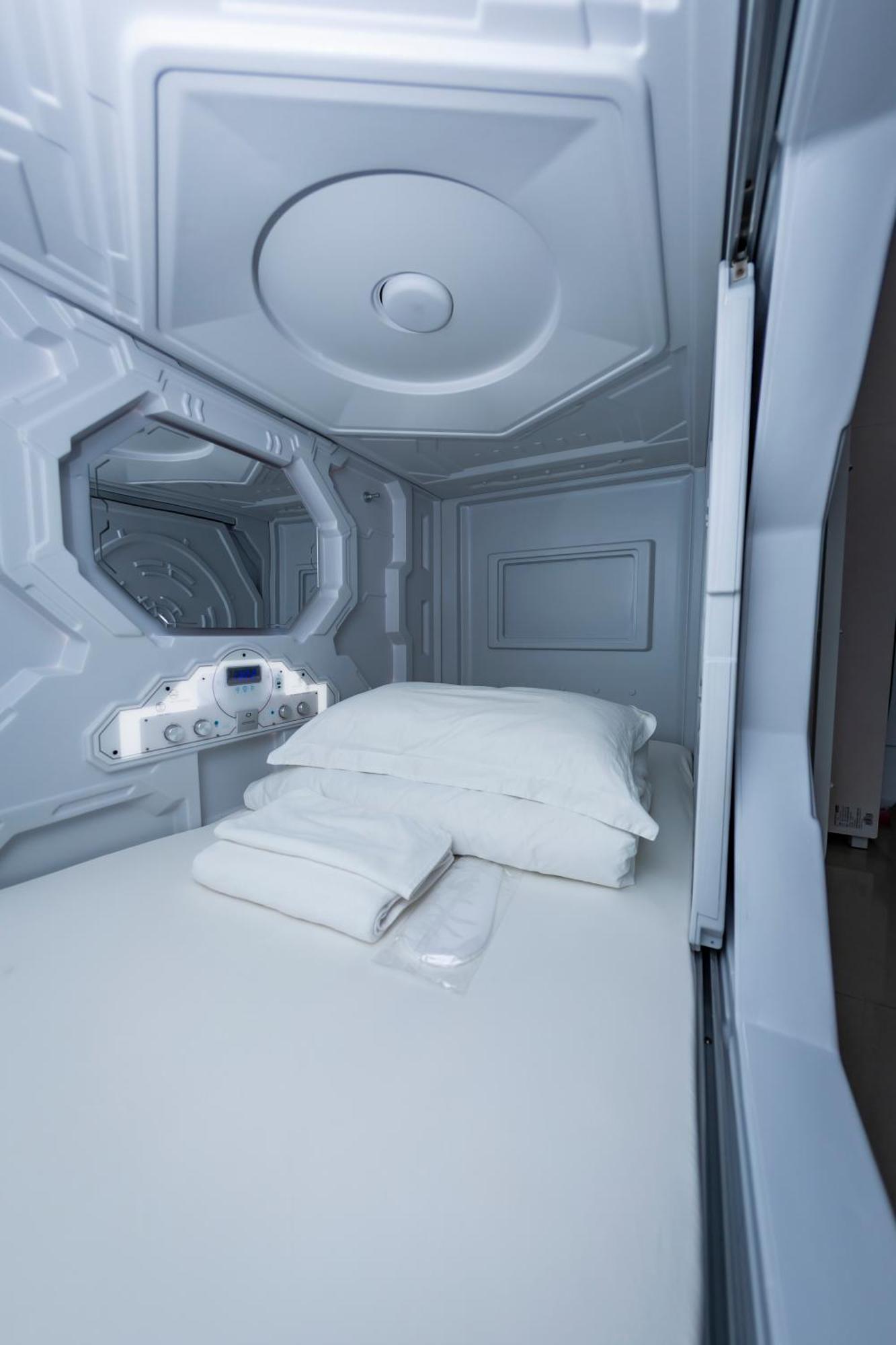 Kiwi Capsule Hotel Μπανγκόκ Εξωτερικό φωτογραφία