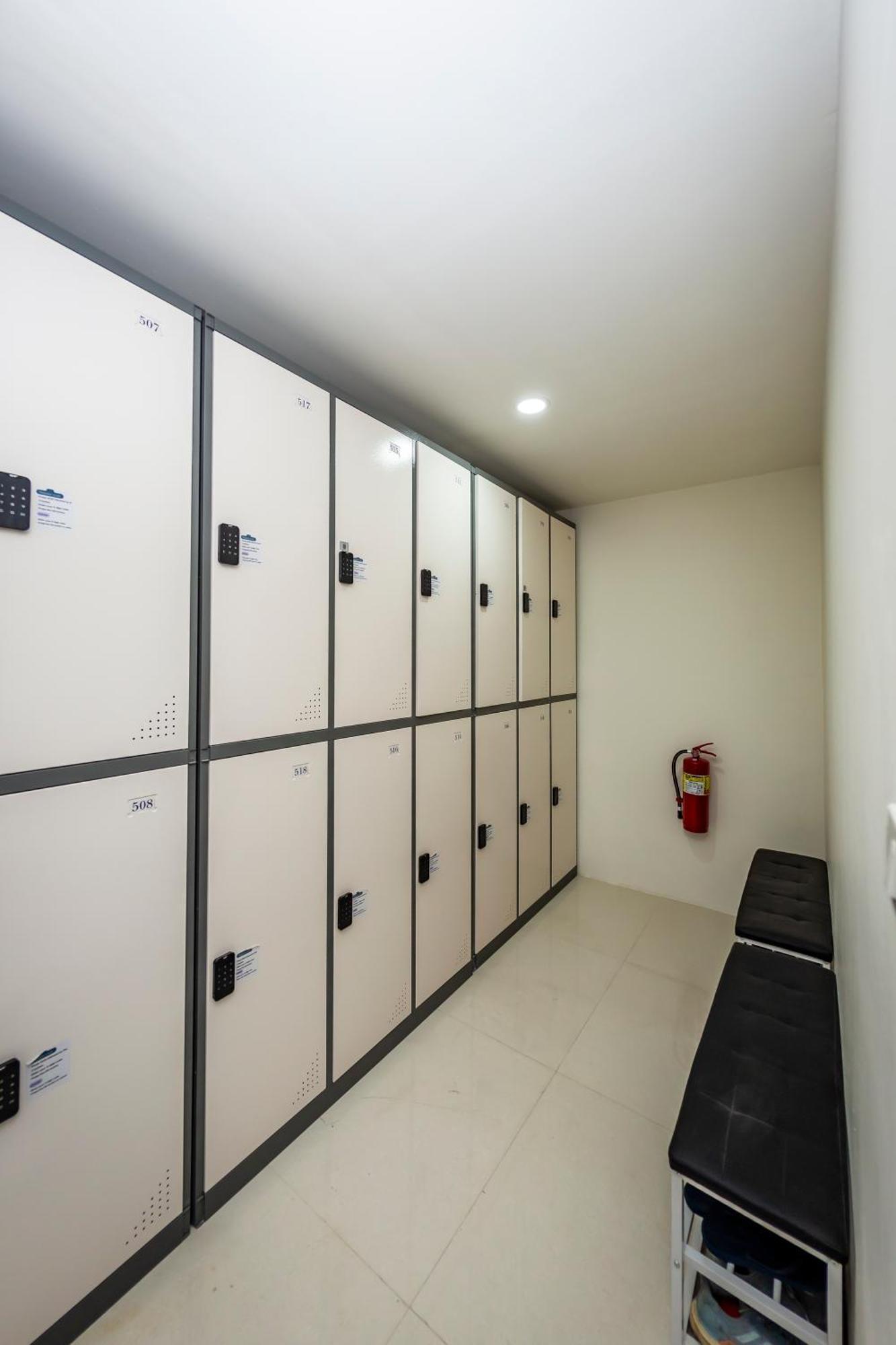 Kiwi Capsule Hotel Μπανγκόκ Εξωτερικό φωτογραφία